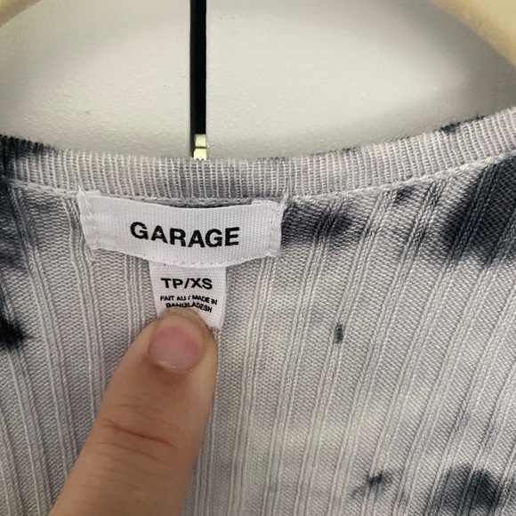 New never worn Garage XS sweater - Picture 2 of 4